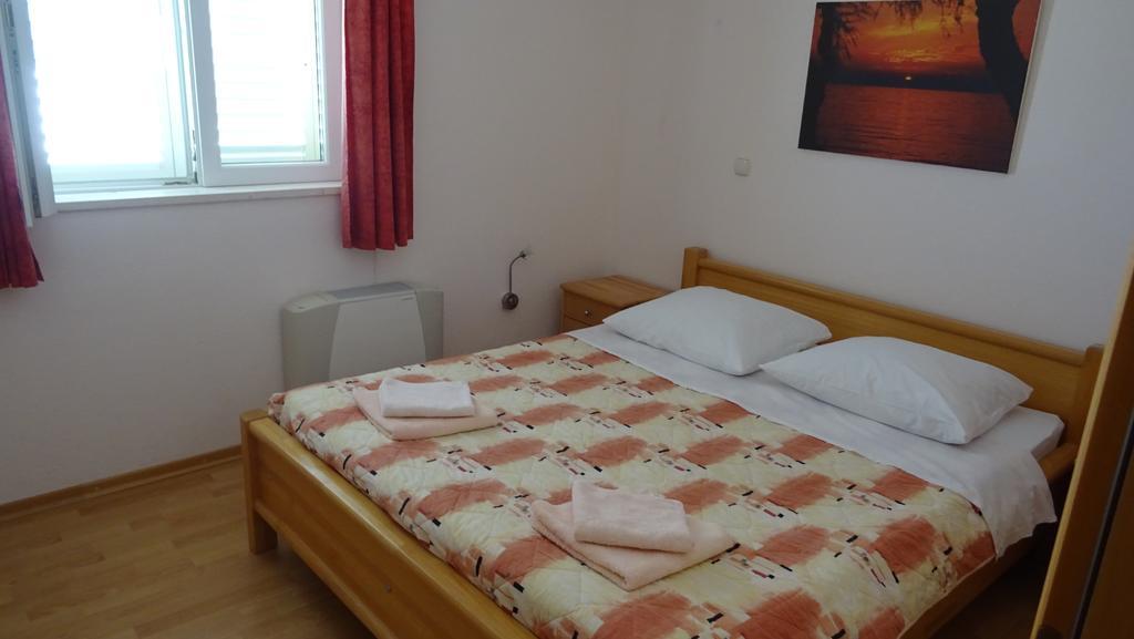 Apartments Primosten