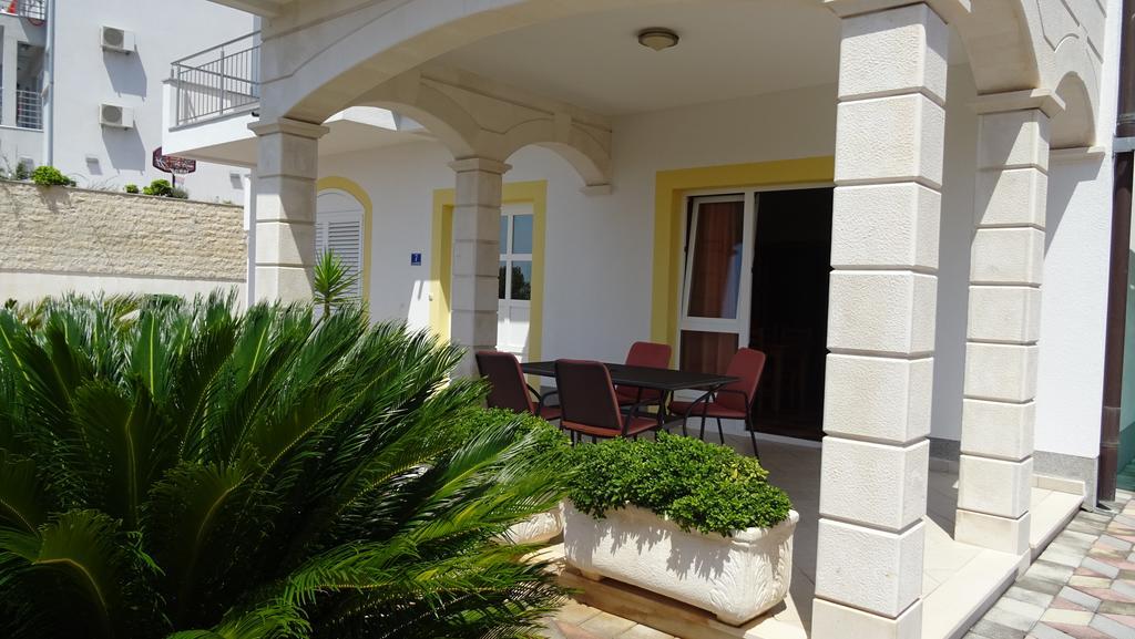 Apartments Primosten *