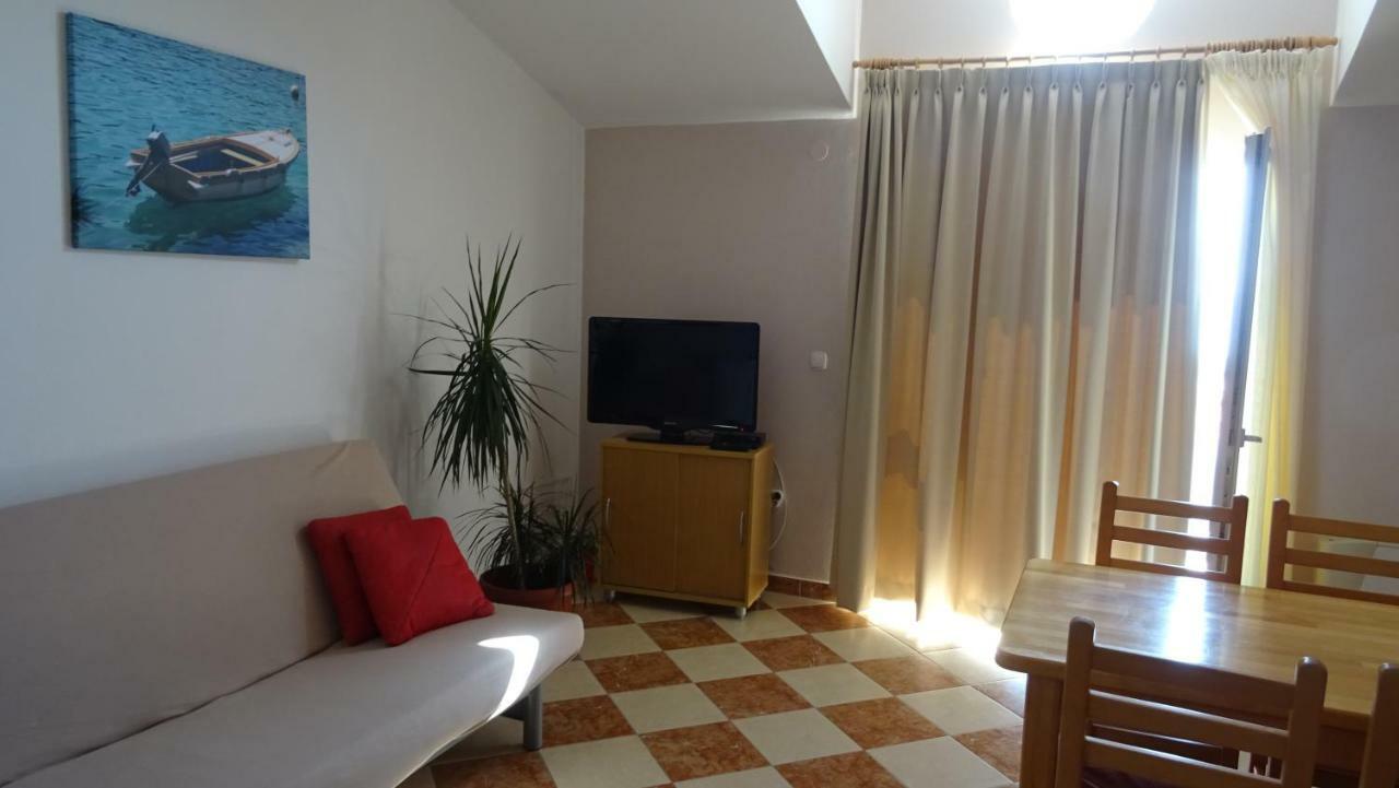 Apartments Primosten *