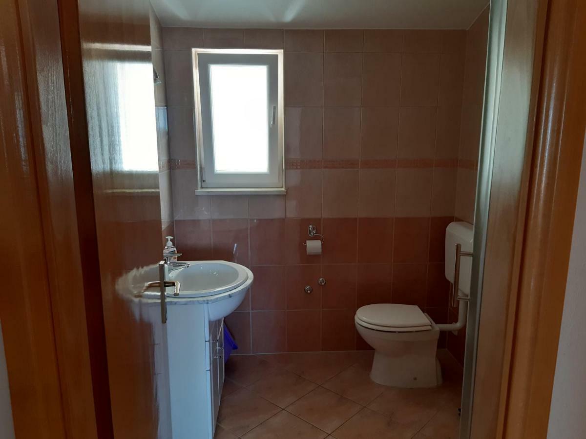 Apartments Primosten *